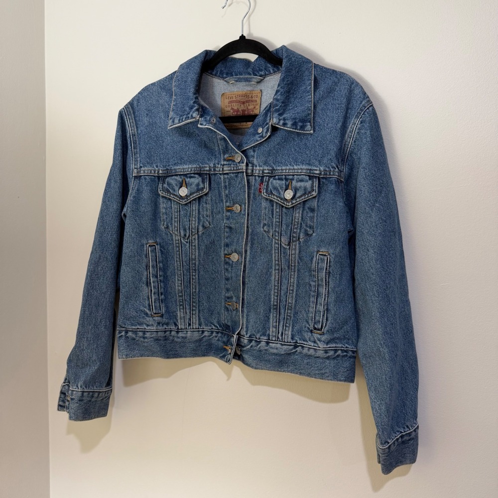 Vintage Levi's Trucker Jean Jacket Medium Wash Denim Red Tab Size M/L 90s